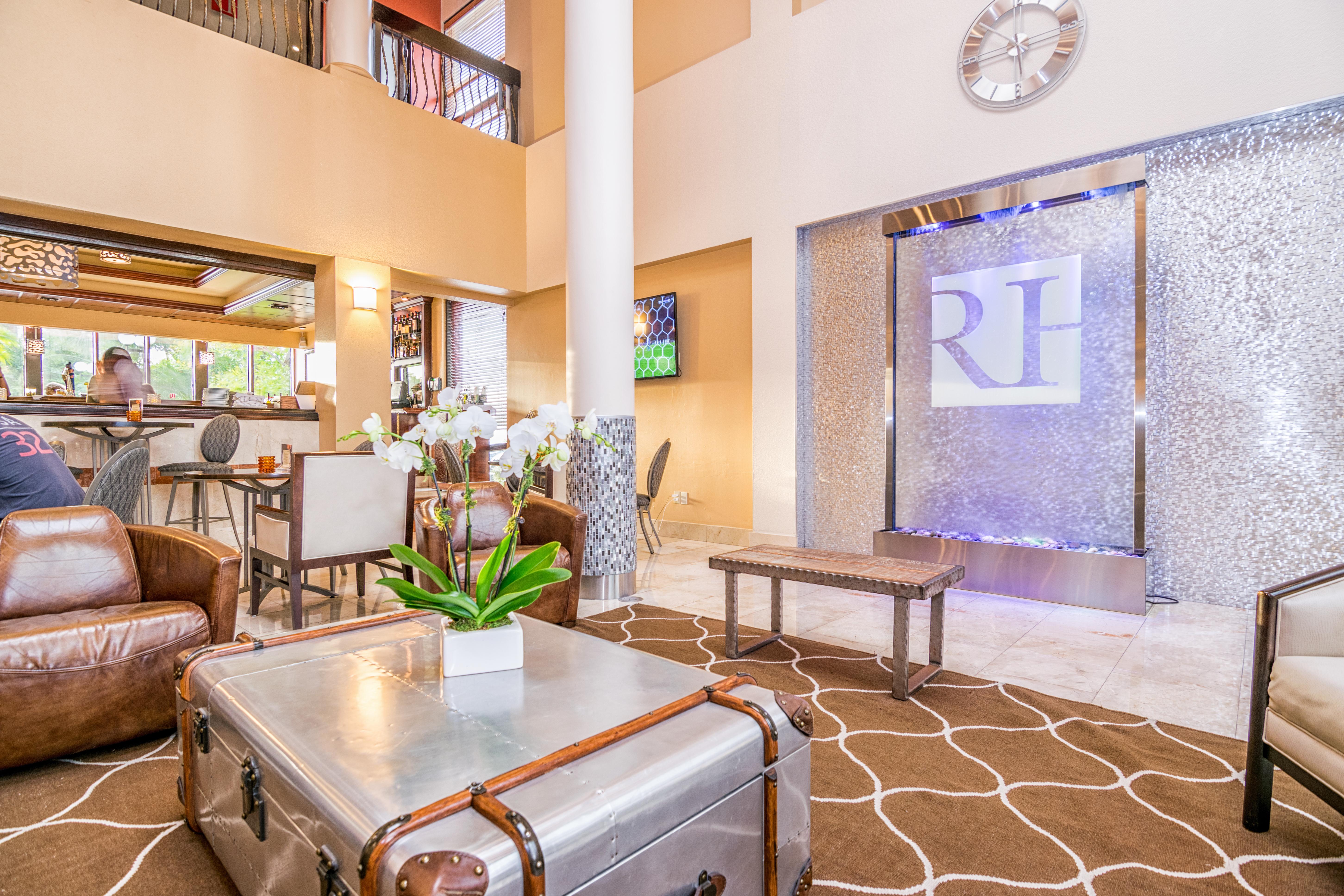 Regency Airport By Sonesta Hotel