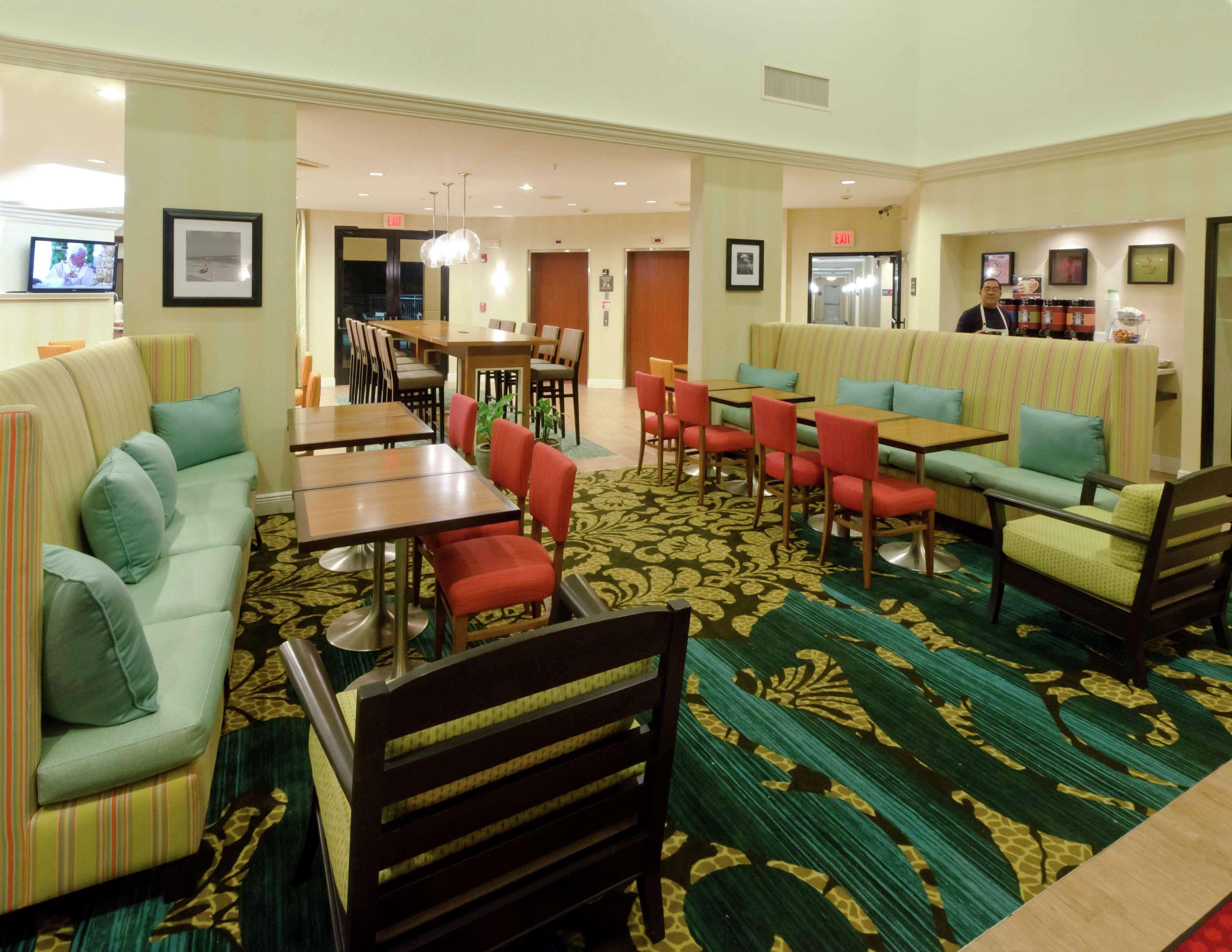 Hampton & Miami-doral Dolphin Mall Hotel 3*