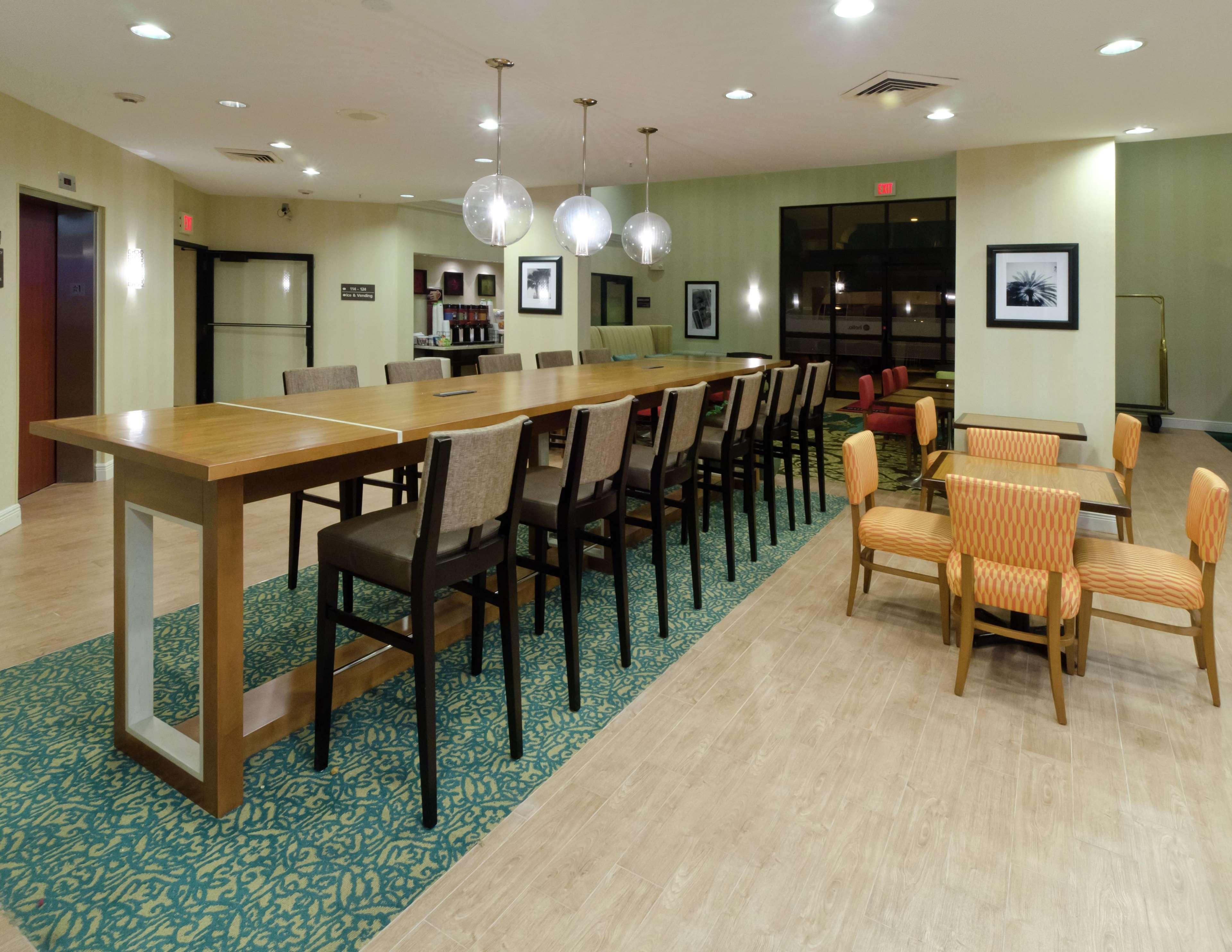 Hampton & Miami-doral Dolphin Mall Hotel