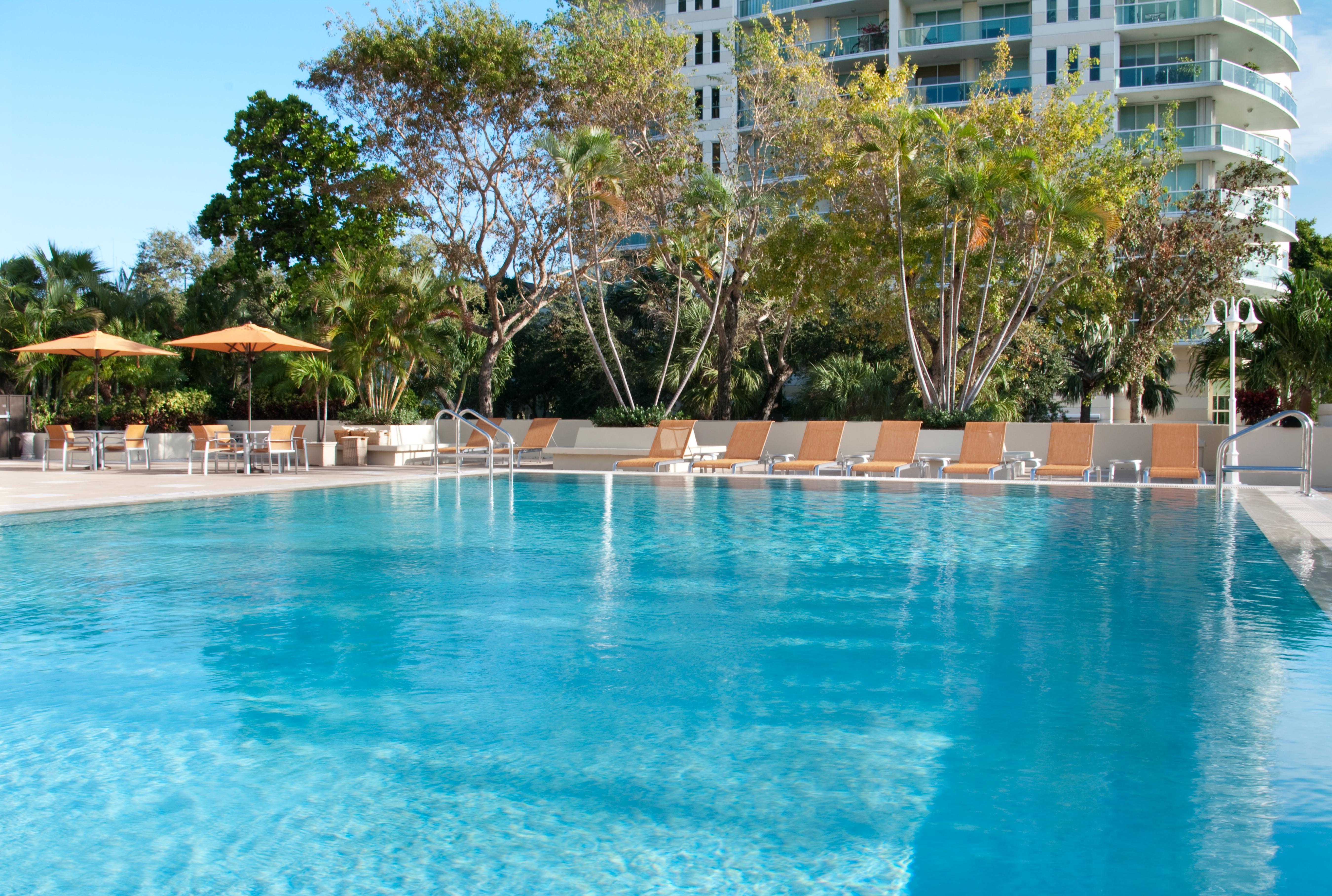 Courtyard Coconut Grove Hotel