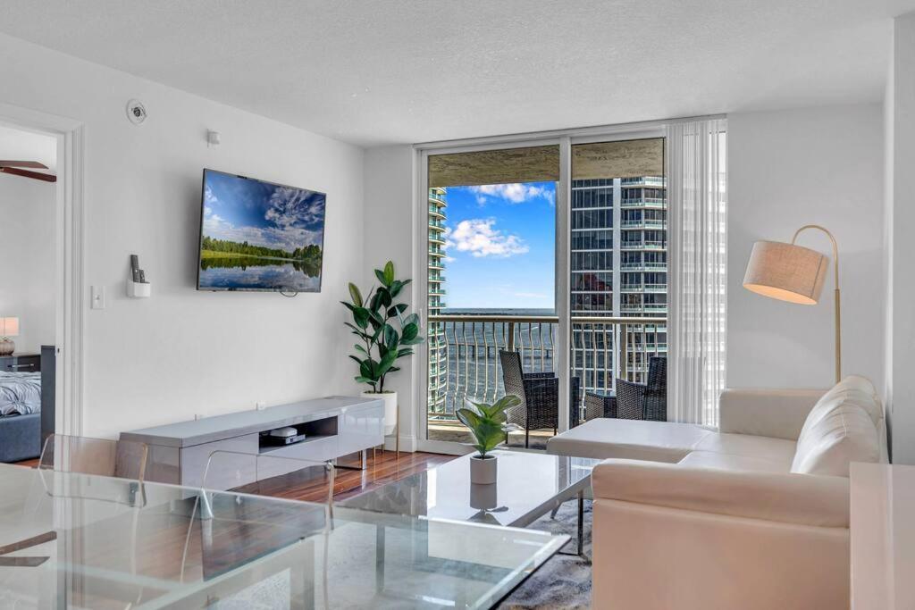 40th Floor Ocean View - Location Apartment *