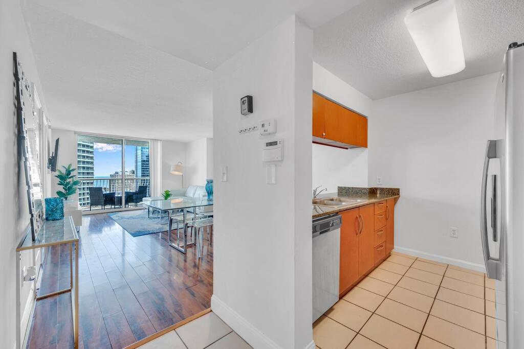 Apartment 40th Floor Ocean View - Location