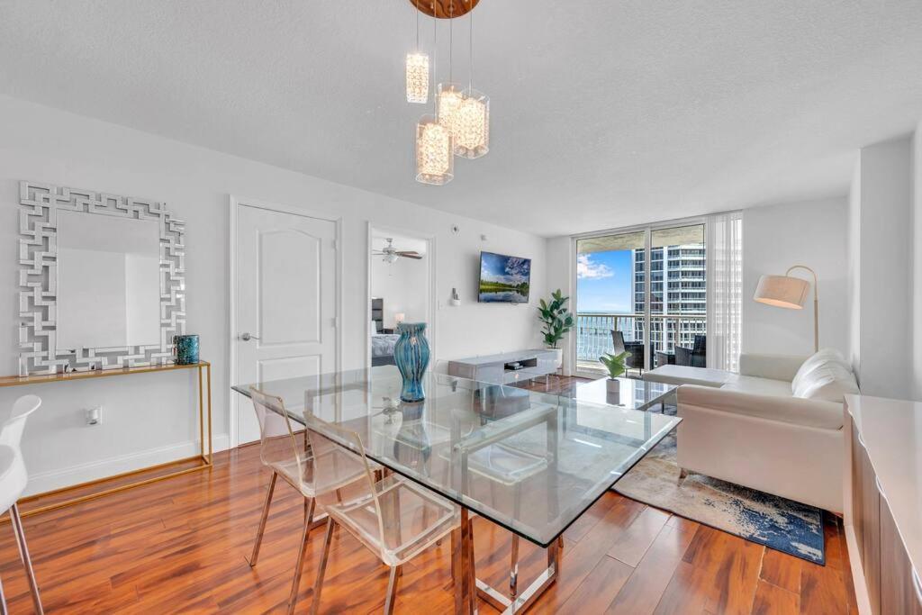 40th Floor Ocean View - Location *