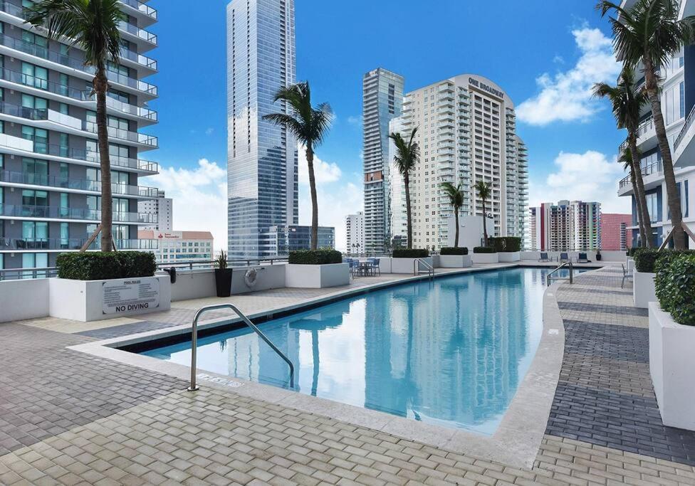 40th Floor Ocean View - Location * Miami