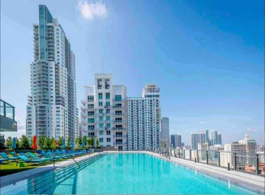 Apartment Gorgeous 2br/2bth In The Heart Of