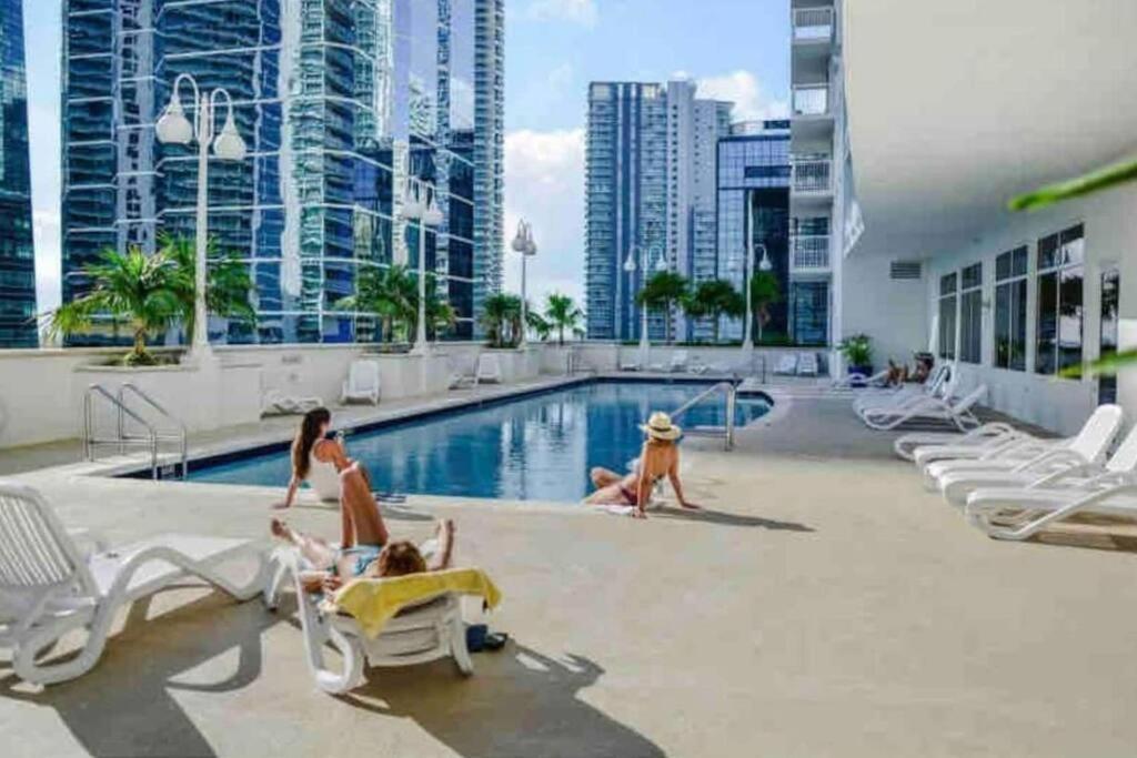 40th Floor Ocean View - Location * Miami