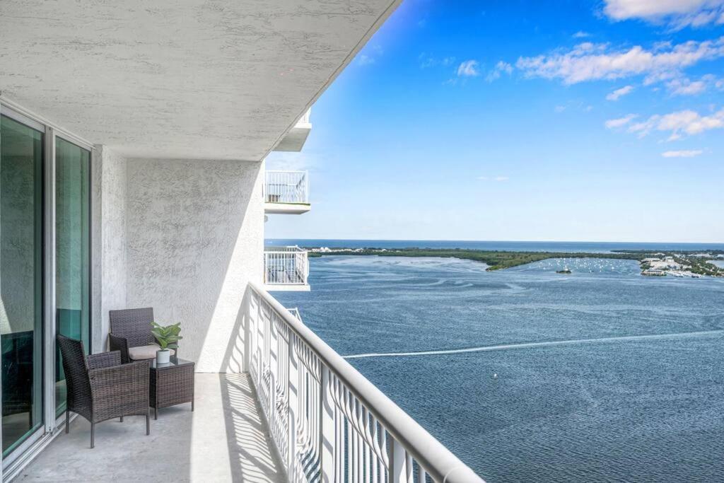 Apartment 40th Floor Ocean View - Location *