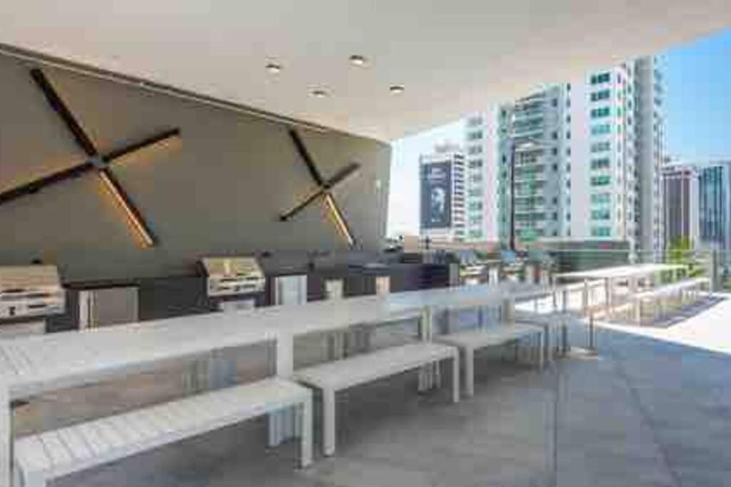 Apartment Gorgeous 2br/2bth In The Heart Of *