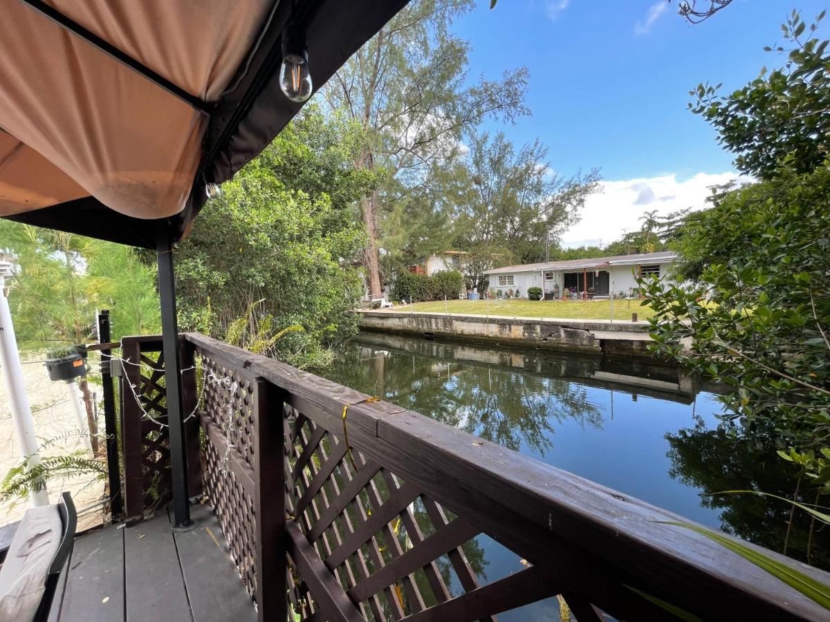 Villa Pool House On The Water 2 Miami