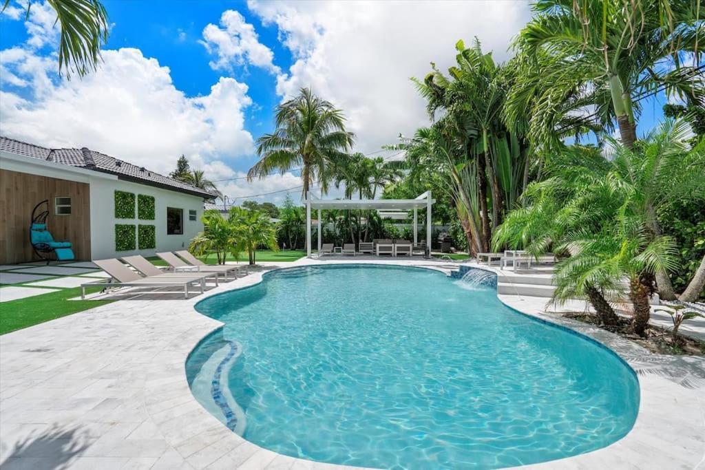 Holiday home Villalee-jungle Palm Island White Marble Pool Area Miami