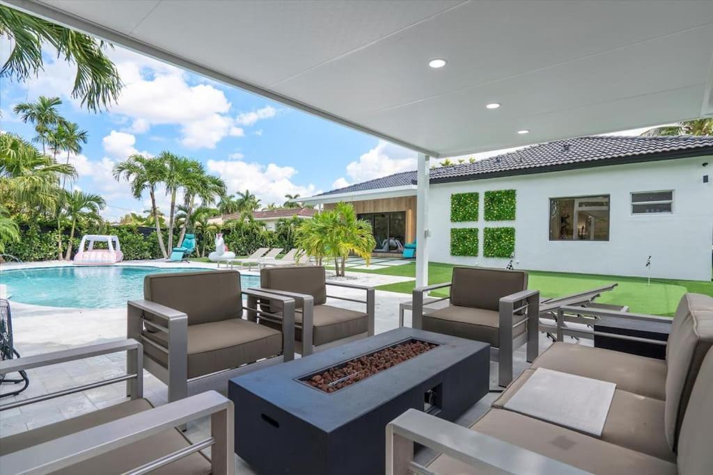Villalee-jungle Palm Island White Marble Pool Area Holiday home *