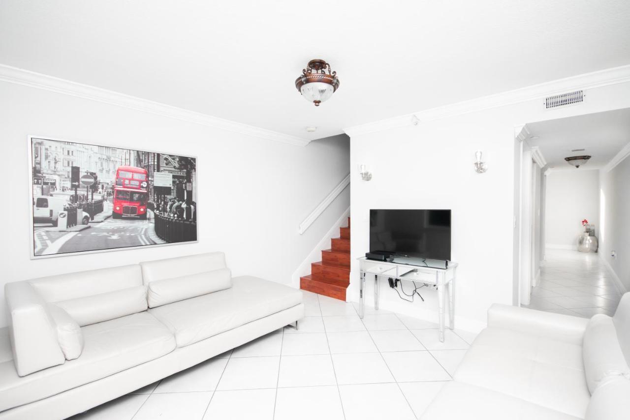 Beautiful 2/2.5 W/free Parking Fast Wifi Apartment Miami