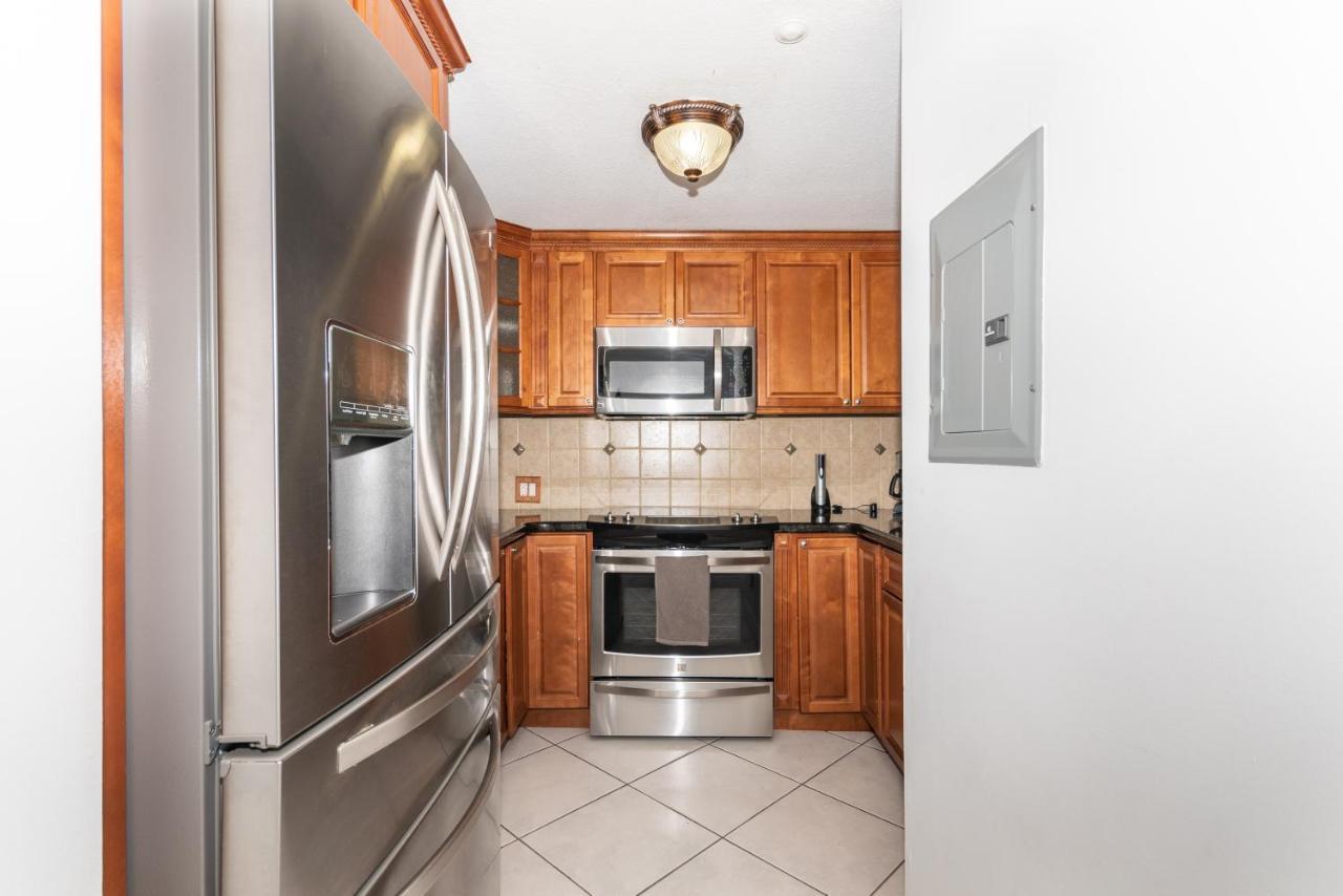 Apartment Beautiful 2/2.5 W/free Parking Fast Wifi Miami