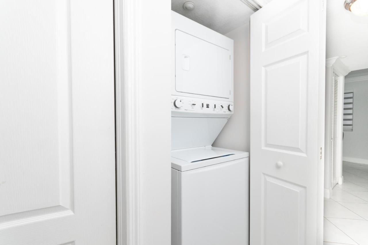 Apartment Beautiful 2/2.5 W/free Parking Fast Wifi