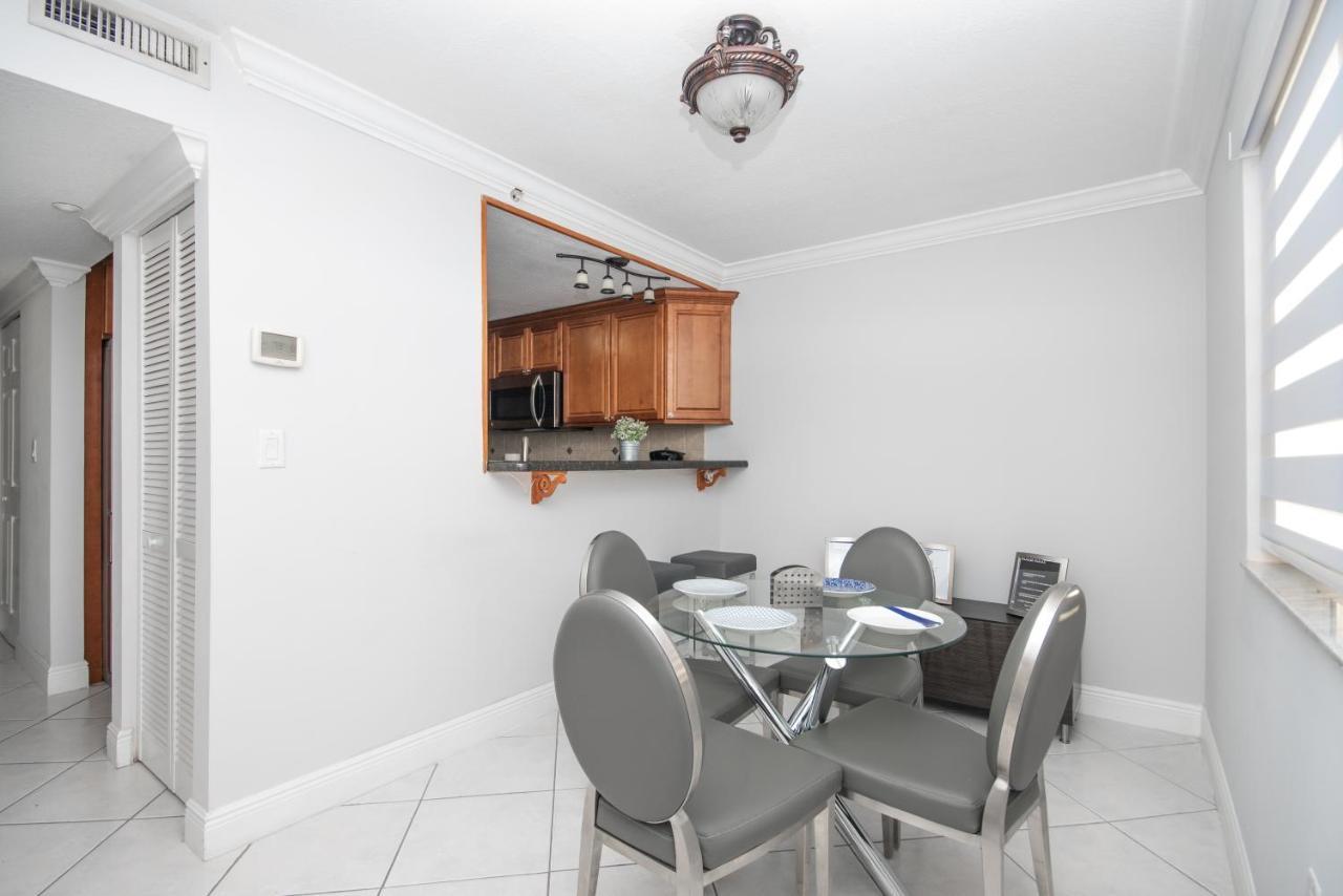 Beautiful 2/2.5 W/free Parking Fast Wifi *