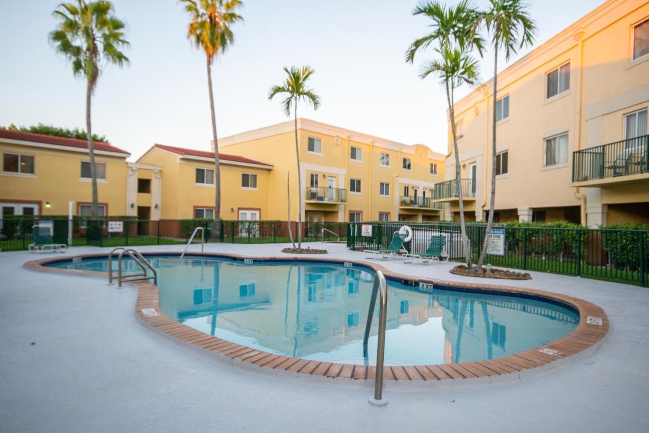 Beautiful 2/2.5 W/free Parking Fast Wifi Miami