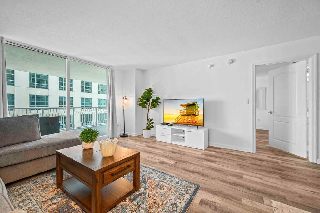 Unique 1 Bed 1 Bath • Brickell • Bay & Views Apartment Miami