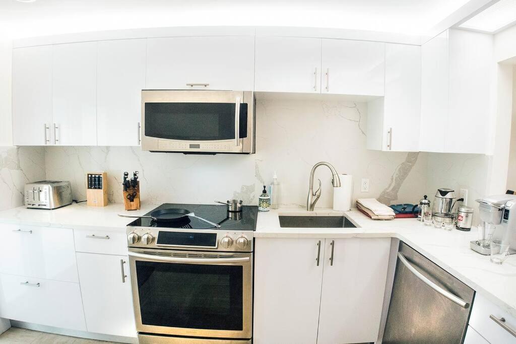 At St. Place “h”, Luxury, Pet Friendly *