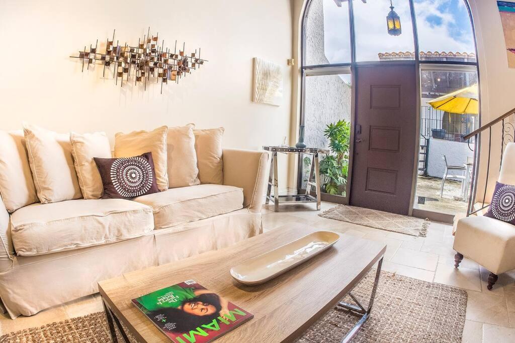 At St. Place “h”, Luxury, Pet Friendly Pousada Miami