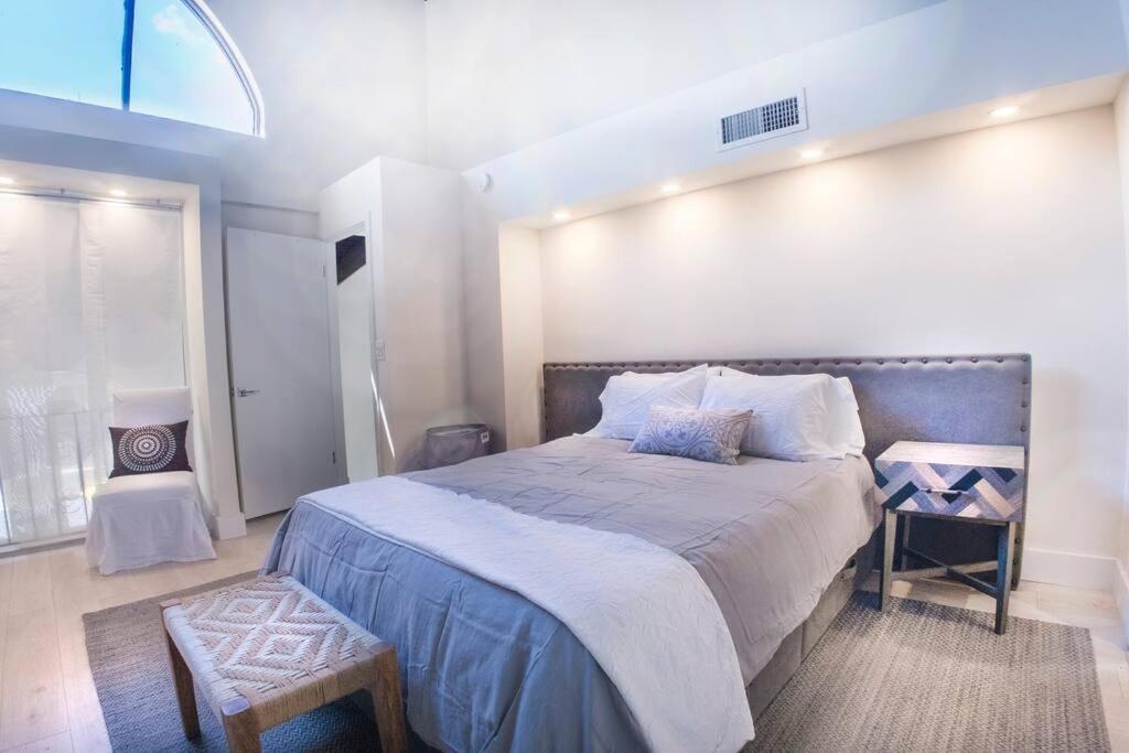 At St. Place “h”, Luxury, Pet Friendly Pousada