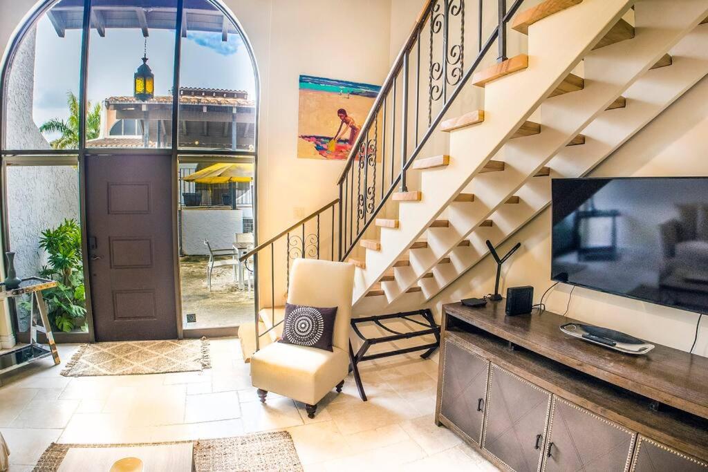 At St. Place “h”, Luxury, Pet Friendly Pousada *