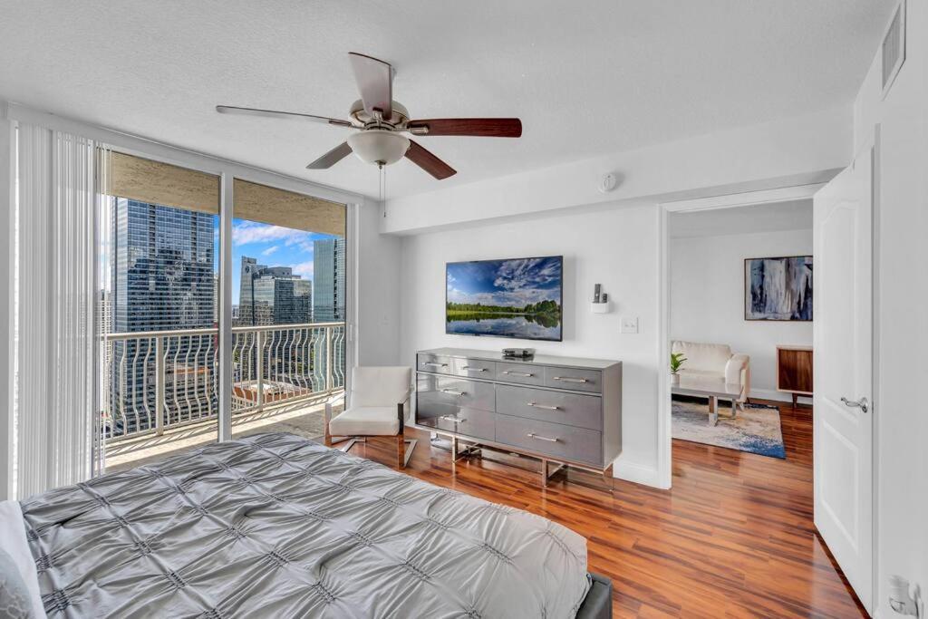 Apartment 40th Floor Ocean View - Location *