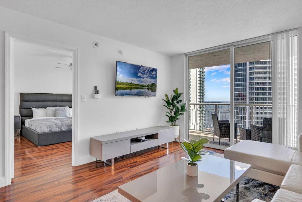 40th Floor Ocean View - Location Apartment *