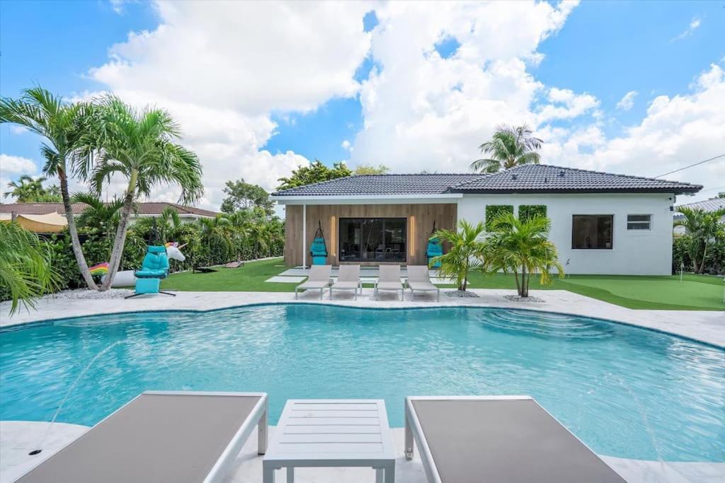 Villalee-jungle Palm Island White Marble Pool Area Holiday home
