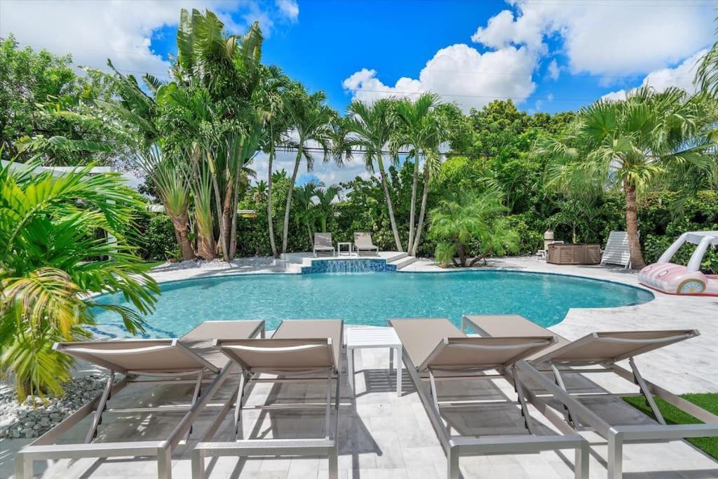 Villalee-jungle Palm Island White Marble Pool Area Holiday home *