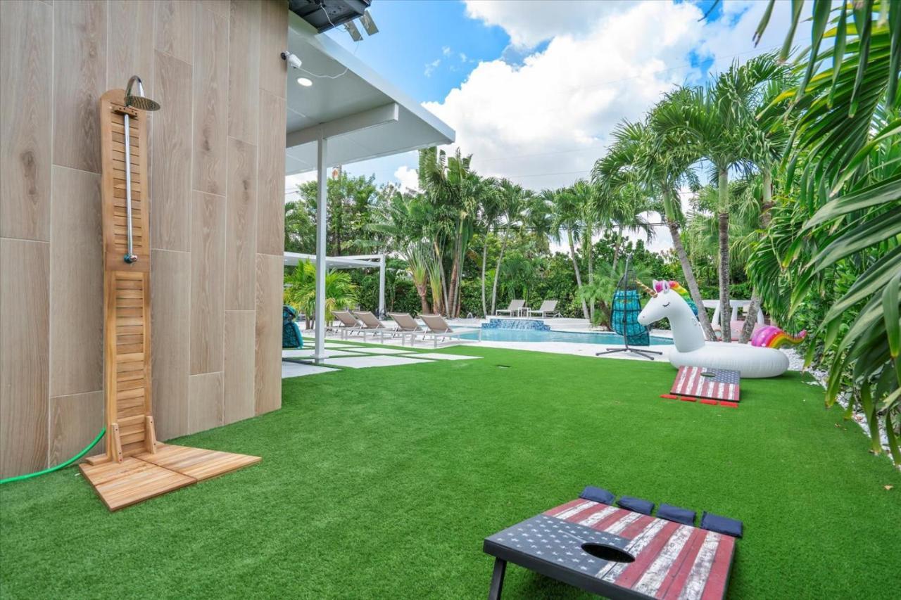Holiday home Villalee-jungle Palm Island White Marble Pool Area Miami