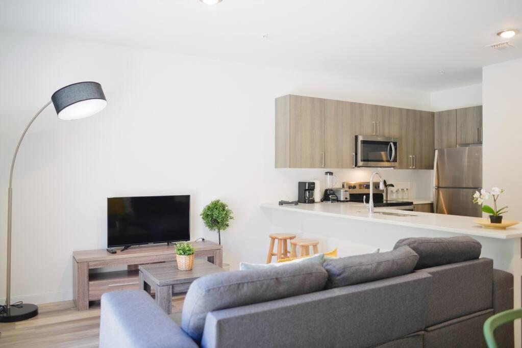 Awesome Townhouse 15 Minutes From The