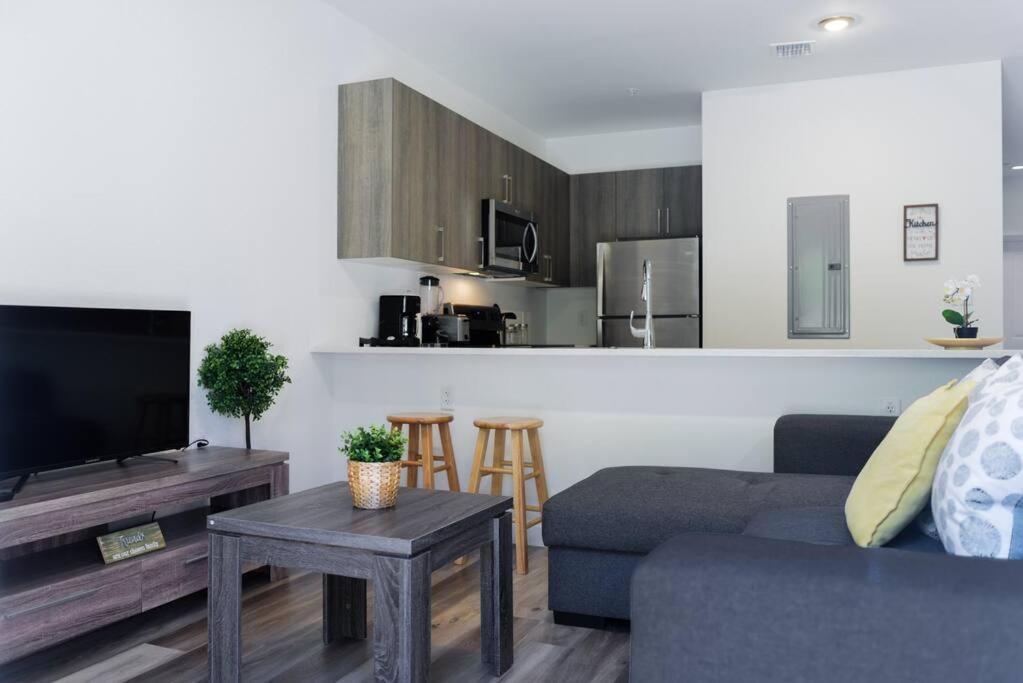 Awesome Townhouse 15 Minutes From The Apartment Miami