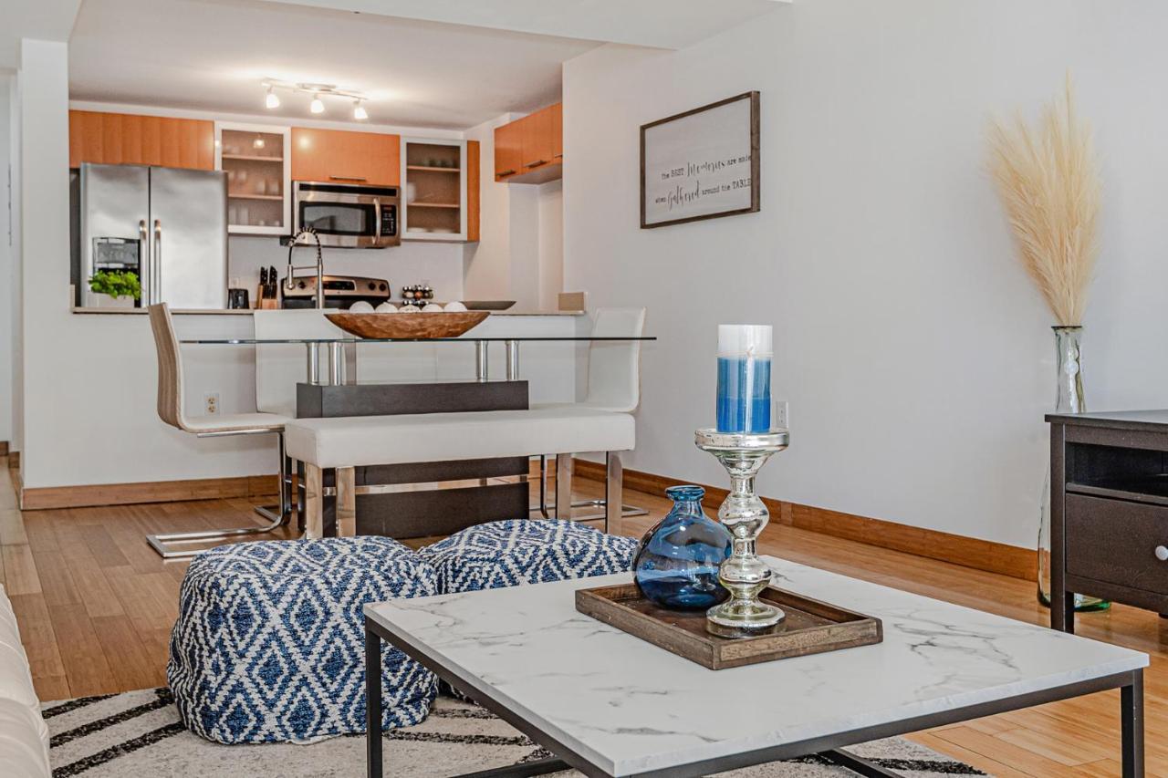 Apartment Lovely With & Ocean Views. Sleep Up To 6 People! *