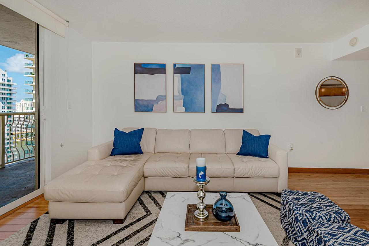 Apartment Lovely With & Ocean Views. Sleep Up To 6 People! *