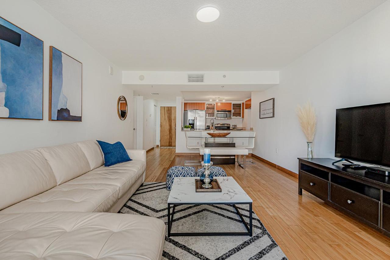 Lovely With & Ocean Views. Sleep Up To 6 People!