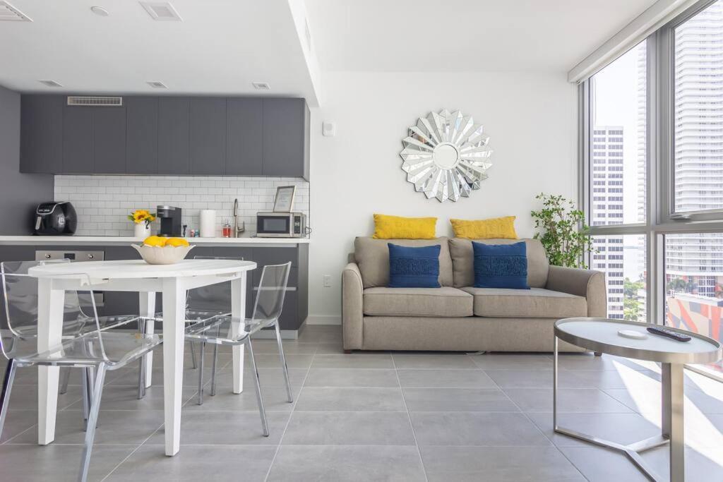 Amazing In Downtown Miami/brickell W/parking Apartamento *