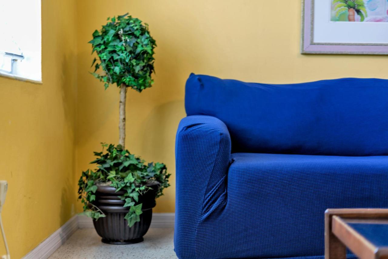 Value And Convenience In The Heart Of Near Downtown And The Beaches Apartment