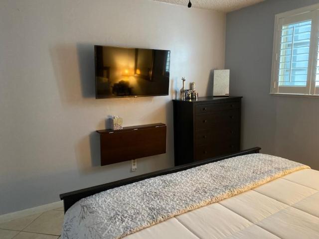 Modern 2/1 Near Midtown And Beaches Miami