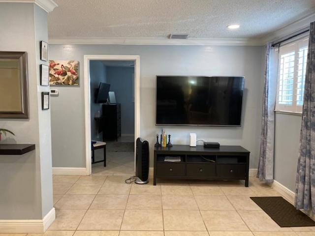 Modern 2/1 Near Midtown And Beaches *