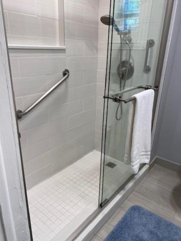 Apartment Modern 2/1 Near Midtown And Beaches *