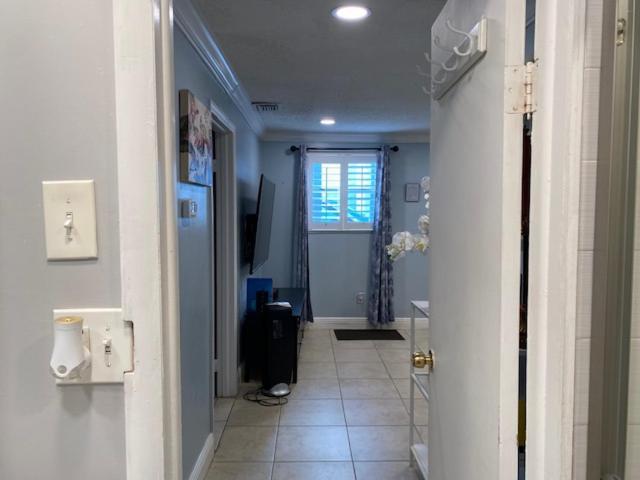 Modern 2/1 Near Midtown And Beaches *