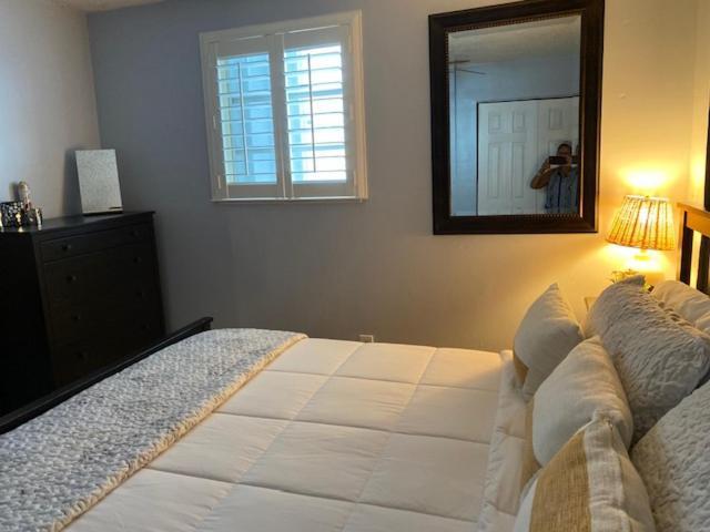 Modern 2/1 Near Midtown And Beaches Apartment *
