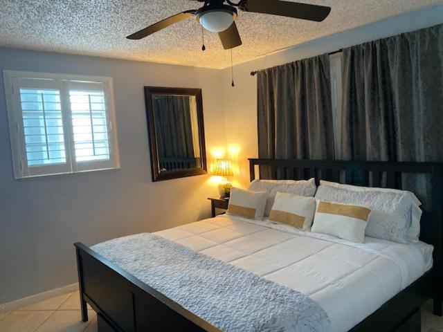 Modern 2/1 Near Midtown And Beaches Apartment