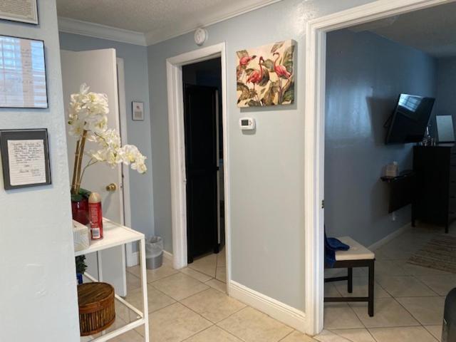 Apartment Modern 2/1 Near Midtown And Beaches Miami