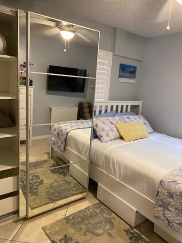 Modern 2/1 Near Midtown And Beaches Apartment Miami