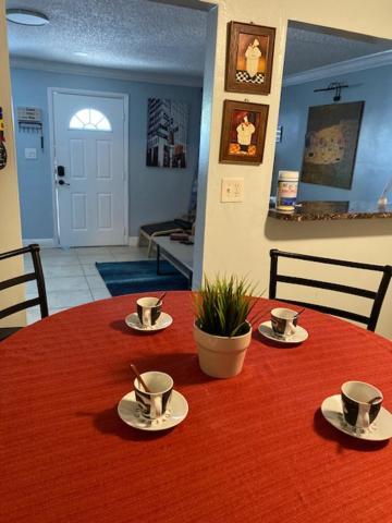 Modern 2/1 Near Midtown And Beaches Apartment *