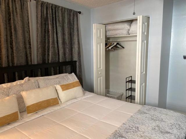 Apartment Modern 2/1 Near Midtown And Beaches