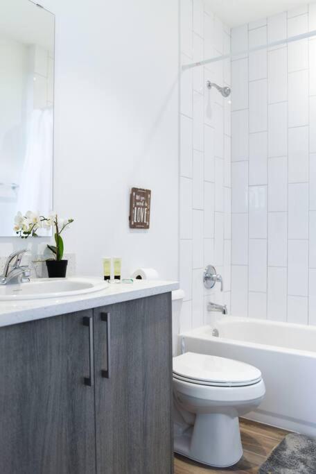 Awesome Townhouse 15 Minutes From The