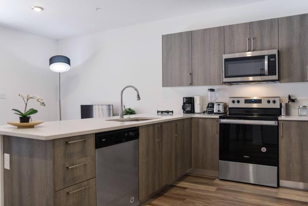Awesome Townhouse 15 Minutes From The