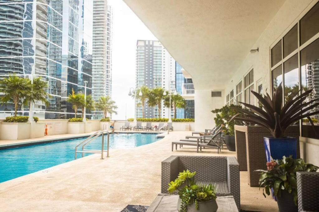 Lovely With & Ocean Views. Sleep Up To 6 People! Apartment